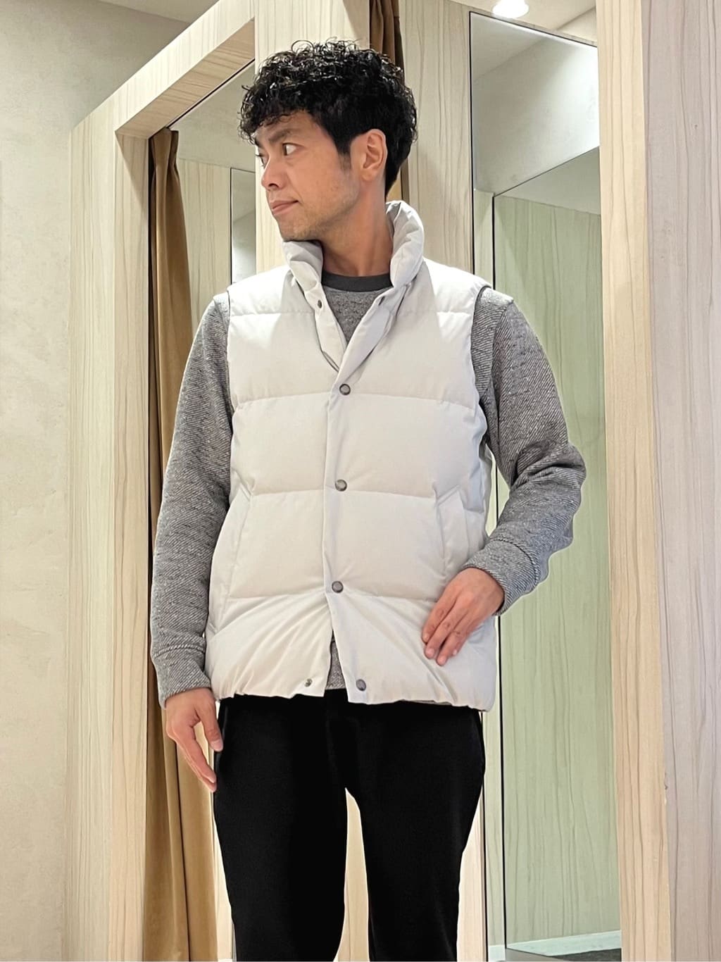 URAさんの「TAKEO KIKUCHI｜【袖取り外し可】デタッチャブル ダウンブルゾン」を使ったコーディネート