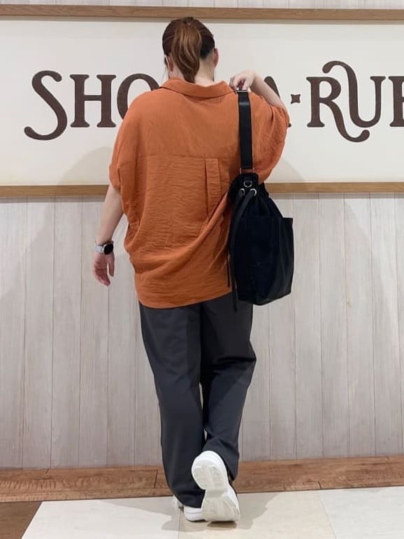 まるさんの「SHOO･LA･RUE｜【洗える/S-LL/5分袖】1枚でも羽織としても。さらさらドレープシャツ」を使ったコーディネート