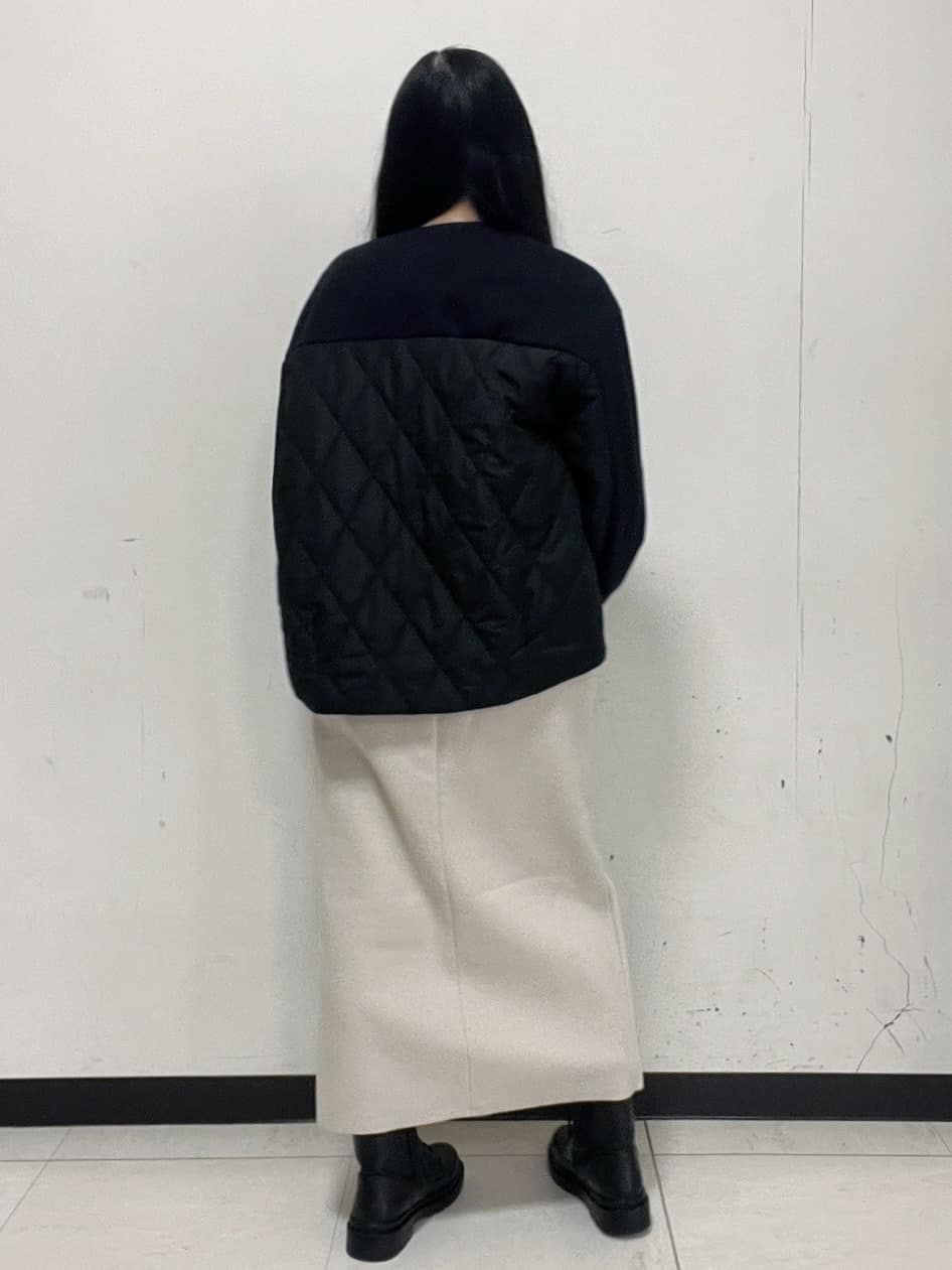 Hitomiさんの「index｜バックシャン小花刺繍ベロアトップス【洗濯機OK】」を使ったコーディネート