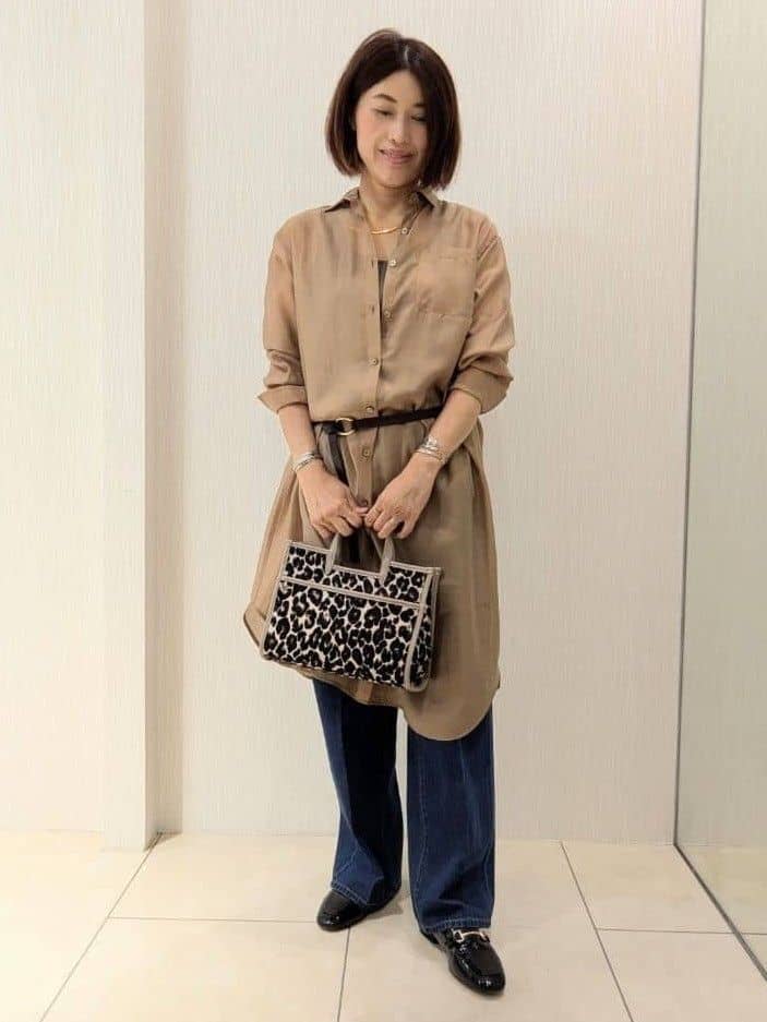 u-macoさんの「UNTITLED｜【ニットと重ね着に/前開きボタン】シアーロングシャツ」を使ったコーディネート