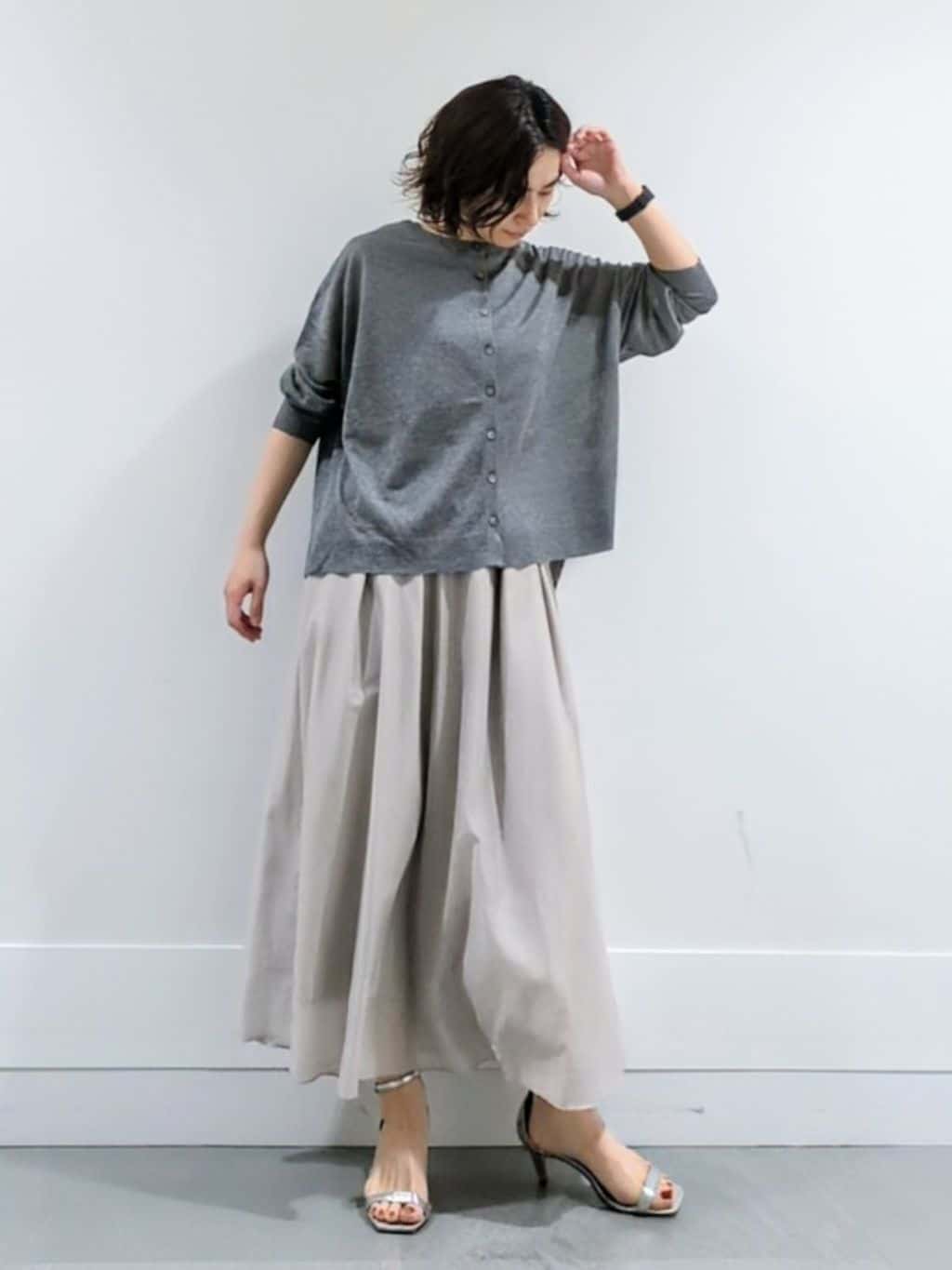 ミズタさんの「UNTITLED｜【アンサンブル可/洗える】シアーノースリーブ プルオーバー」を使ったコーディネート