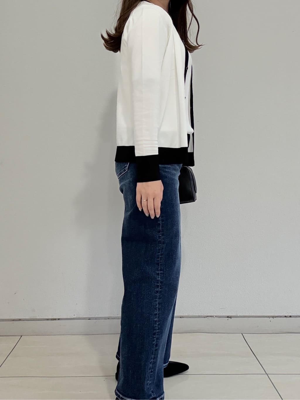 kahoさんの「INDIVI｜【通年活躍！／アンサンブル可能】クルーネックカーディガン」を使ったコーディネート