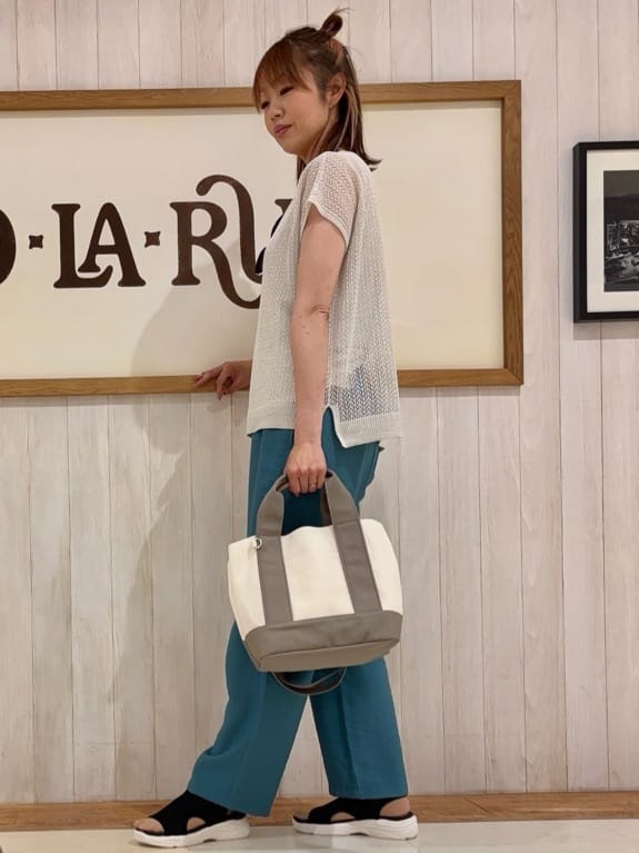 みきぽんさんの「SHOO･LA･RUE｜◆【S-LL/ひんやり】楽してきれい見え ドビースラブ ストレートパンツ」を使ったコーディネート