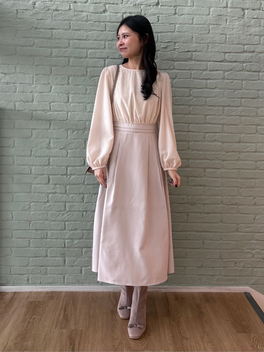 AOIさんの「Couture brooch｜【大人可愛い・フード取り外し可能】フードフェイクファー ハーフ丈コート」を使ったコーディネート