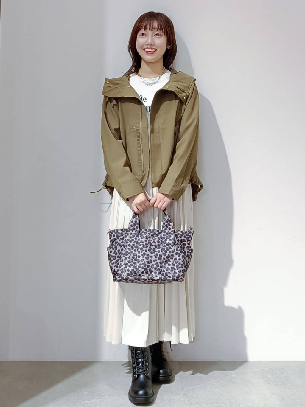 のんさんの「OPAQUE.CLIP｜ロングロゴTシャツ【洗濯機OK】」を使ったコーディネート
