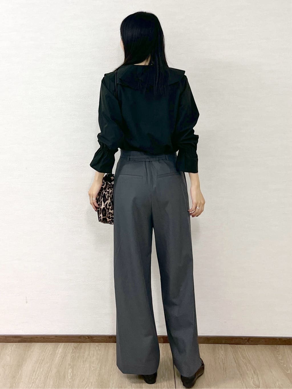 sachikoさんの「OPAQUE.CLIP｜ベルト付きタックワイドパンツ【洗濯機OK】」を使ったコーディネート