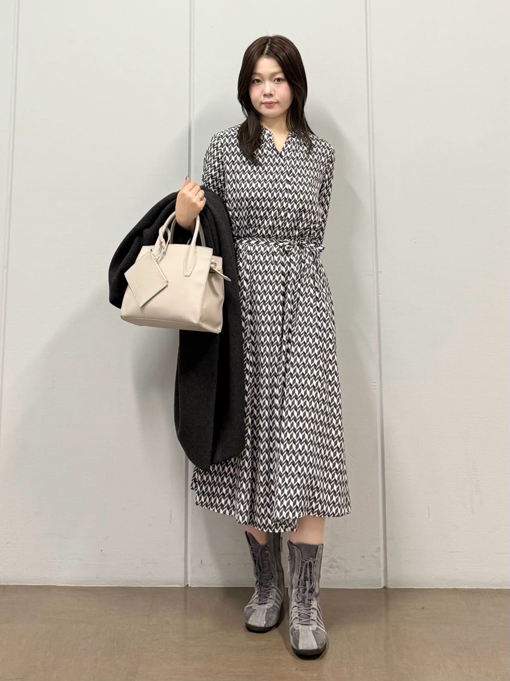 mizukiさんの「INDIVI｜【軽量／ウール混】ライトフォルム ロングコート」を使ったコーディネート