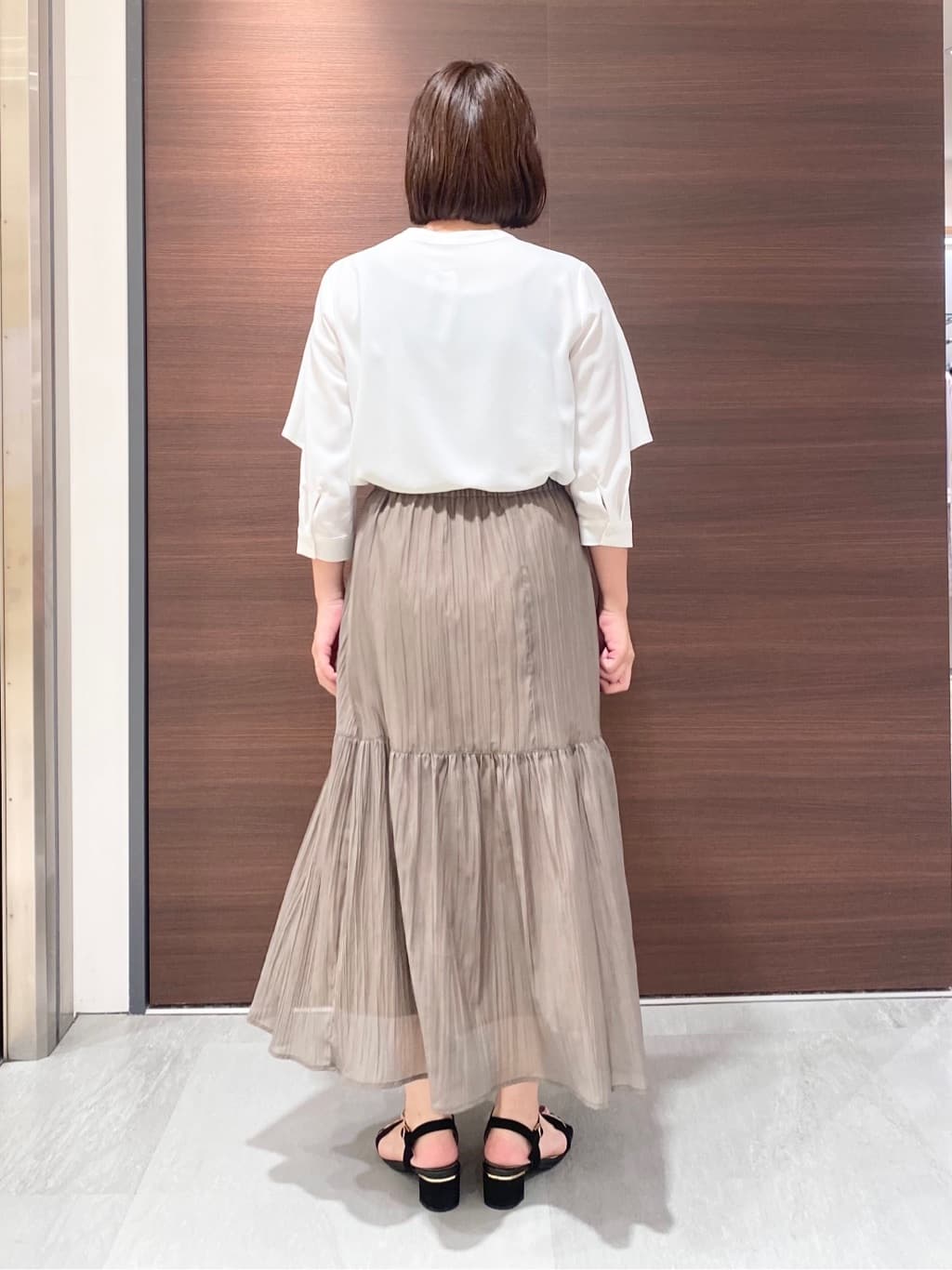 YUKARIさんの「INDIVI｜【羽織りとしても活躍！】ケープカラーブラウス」を使ったコーディネート