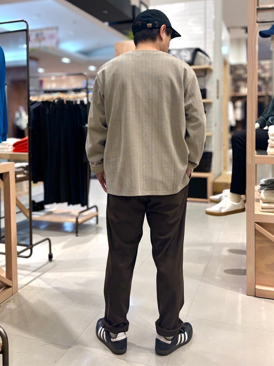 タニさんの「THE SHOP TK｜【セットでお買い得！】モールニットカーディガン＋長袖Tシャツ　洗濯機OK/吸水速乾・毛玉になりにくい」を使ったコーディネート
