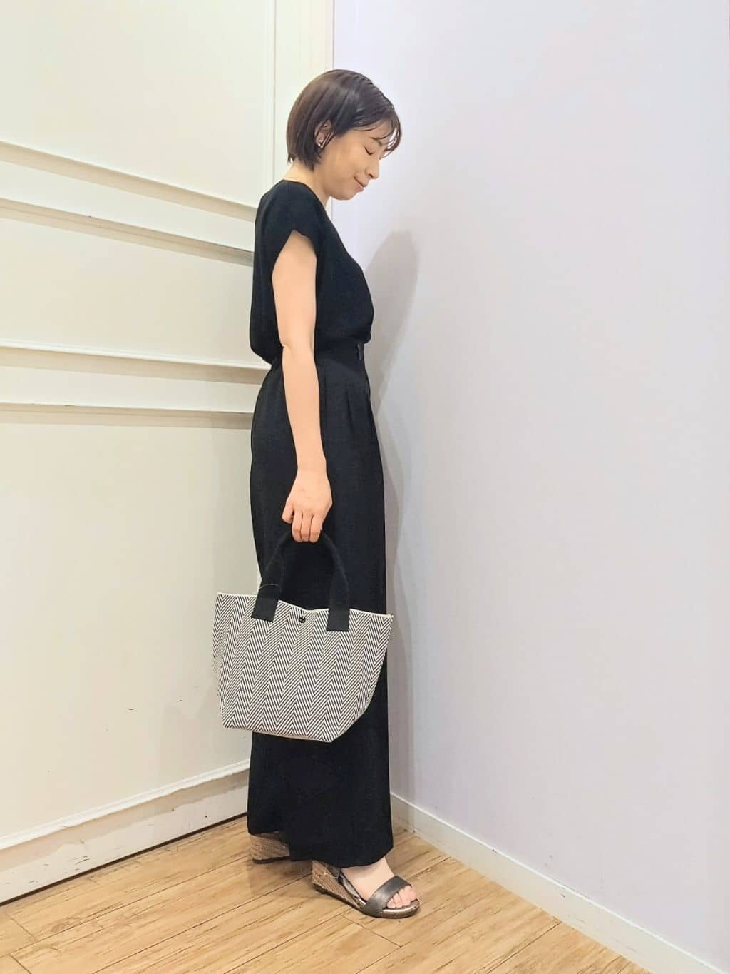miomioさんの「SHOO･LA･RUE｜【洗える/S-LL/ひんやり】さらりと好印象　総針フレンチスリーブニット」を使ったコーディネート