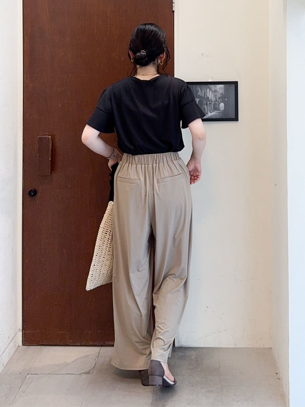 𝐇𝐢𝐫𝐨𝐦𝐢さんの「SHOO･LA･RUE｜【S-LL/ひんやり/UV】リラクシーな穿き心地 エアリーワイドパンツ」を使ったコーディネート