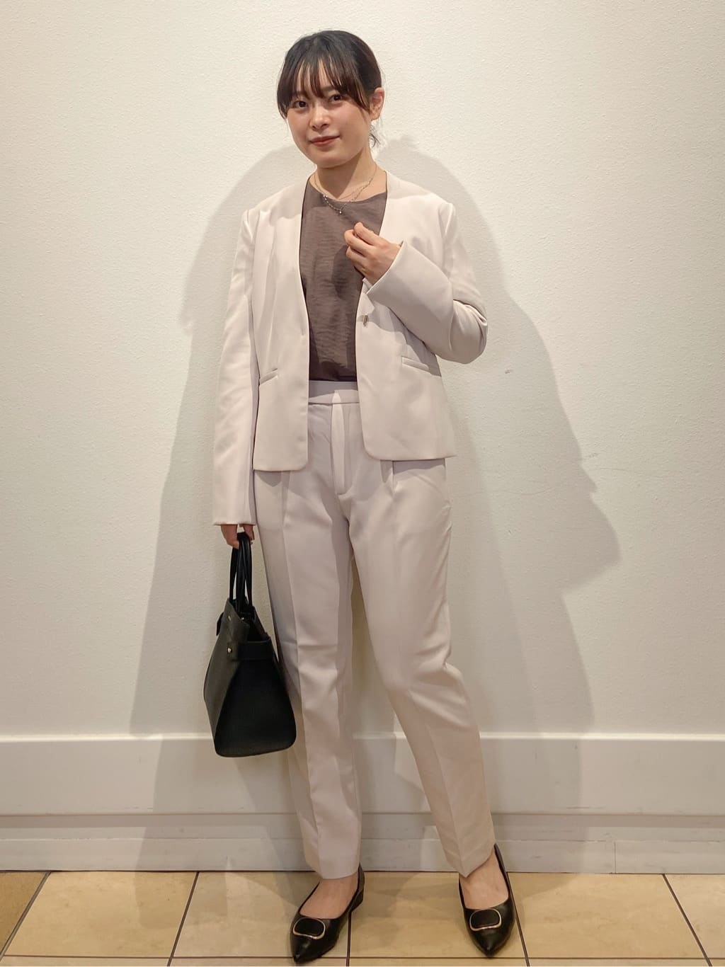 kimiさんの「index｜《8色展開／XS-LLサイズ》タックパフスリーブブラウス【洗濯機洗い可／吸水速乾／防シワ／抗ピル】」を使ったコーディネート