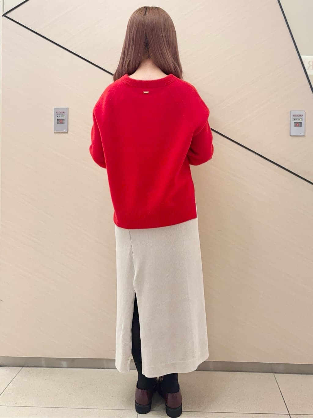 Rinaさんの「DRESSTERIOR｜コーデュロイジャージタイトスカート」を使ったコーディネート