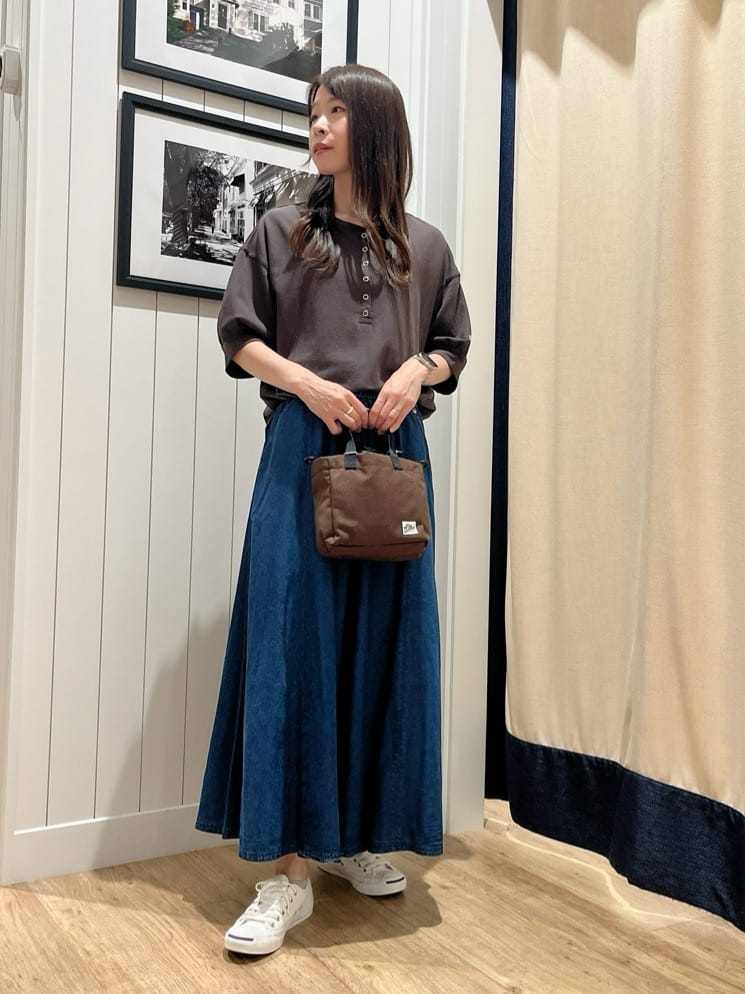 mihoさんの「Dessin｜【360度可愛い/前後2WAY/洗える】ライトコットンヘンリーカットソー」を使ったコーディネート
