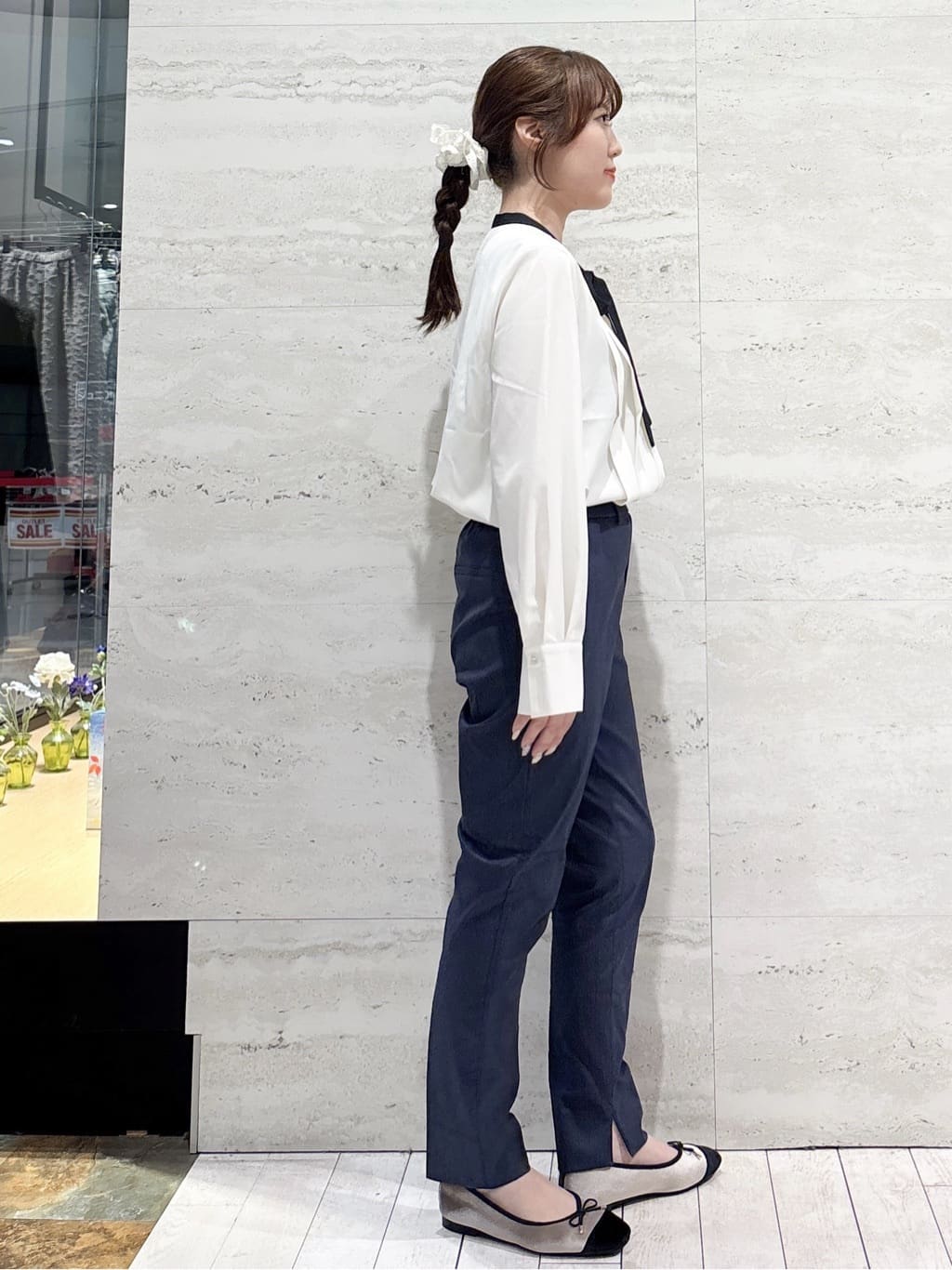 かほさんの「OPAQUE.CLIP｜《S-LLサイズ》ハイストレッチスティックパンツ【洗濯機洗い可／接触冷感】」を使ったコーディネート