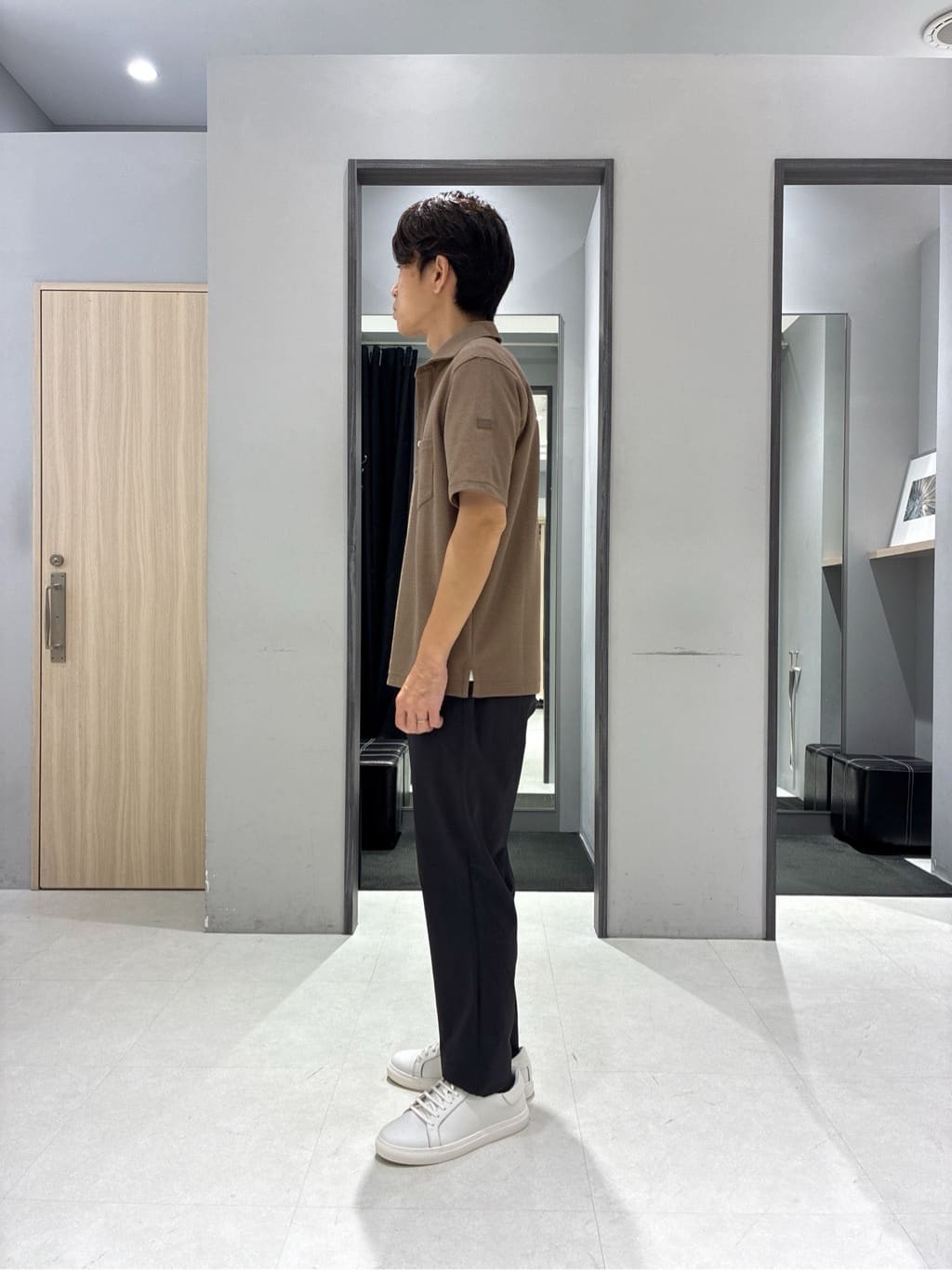 わいずみさんの「TAKEO KIKUCHI｜【3Dナイロンストレッチ】スリムイージーパンツ」を使ったコーディネート