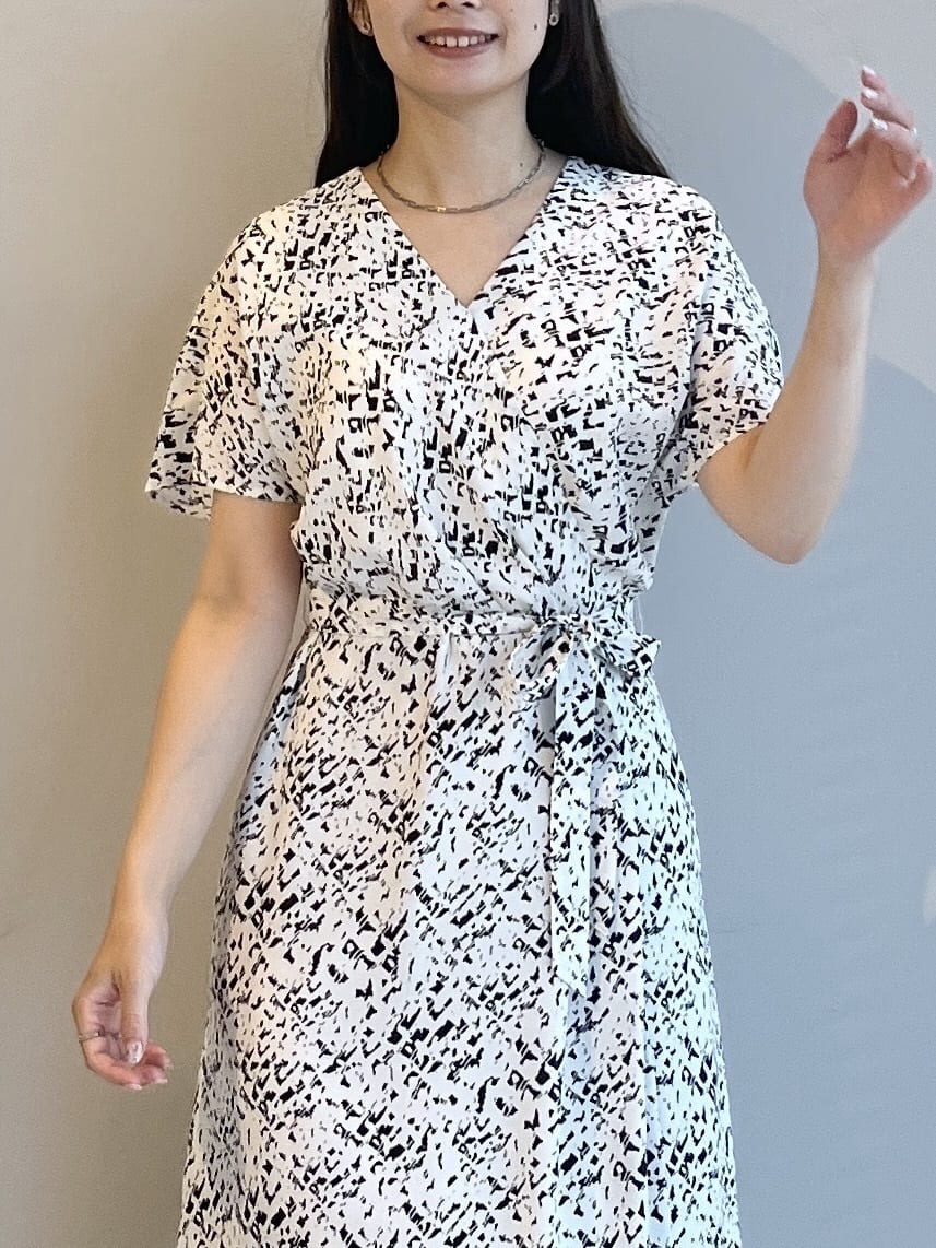 Saekoさんの「COUP DE CHANCE｜【手洗い可／日本製】カシュクール風ワンピース」を使ったコーディネート