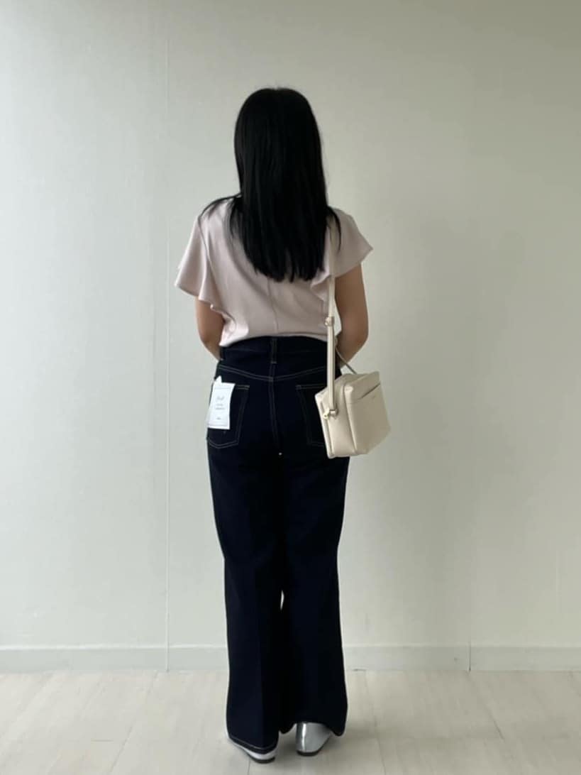 Mori Moriさんの「index｜《丈が選べる》ストレートデニムパンツ【洗濯機洗い可】」を使ったコーディネート
