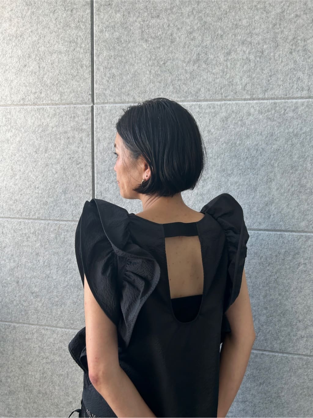 yukoさんの「CODE A｜ruffle drama blouse」を使ったコーディネート