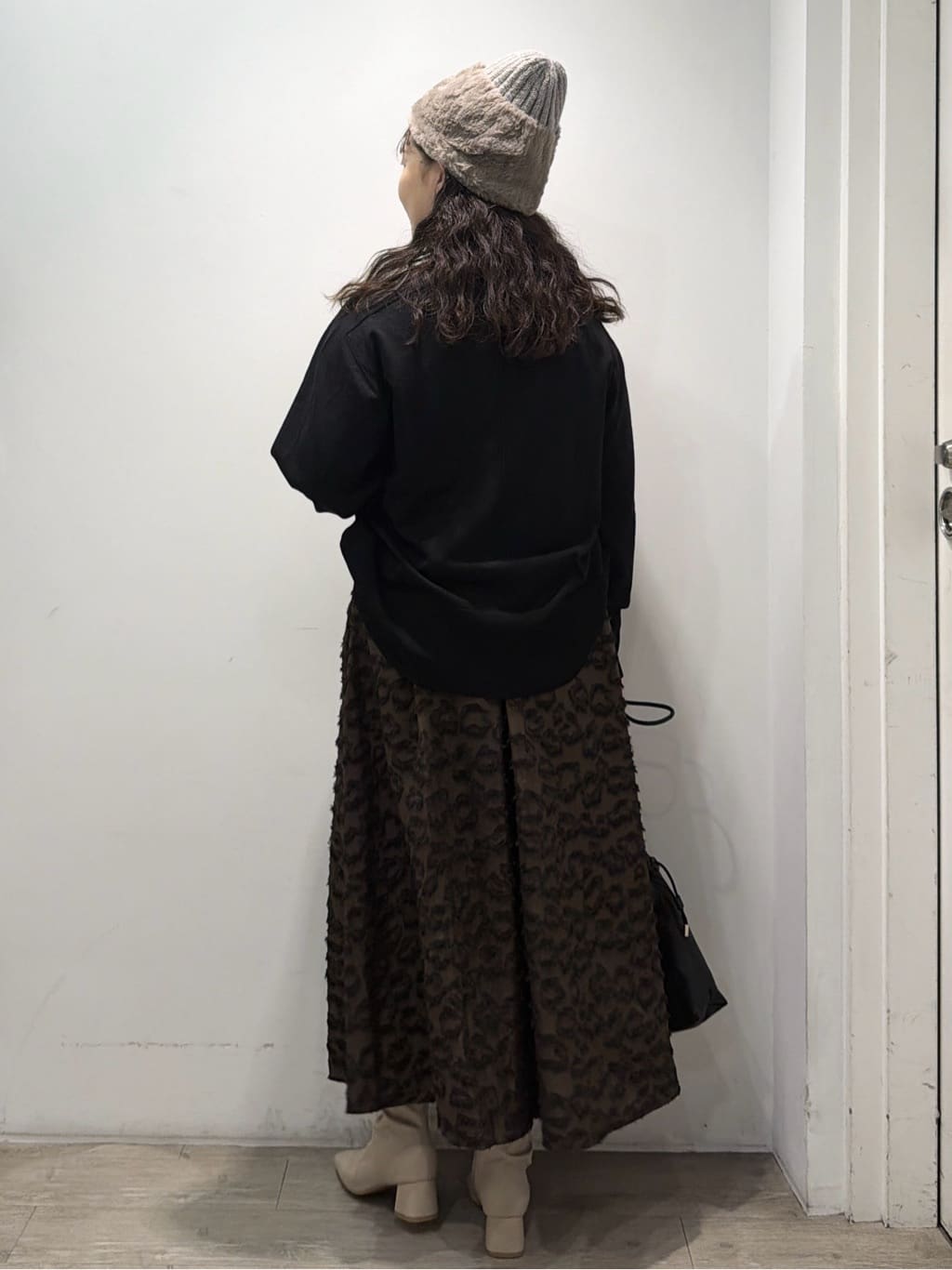 sumicaさんの「OPAQUE.CLIP｜リラクシーVネックニット【洗濯機洗OK】《6col》」を使ったコーディネート
