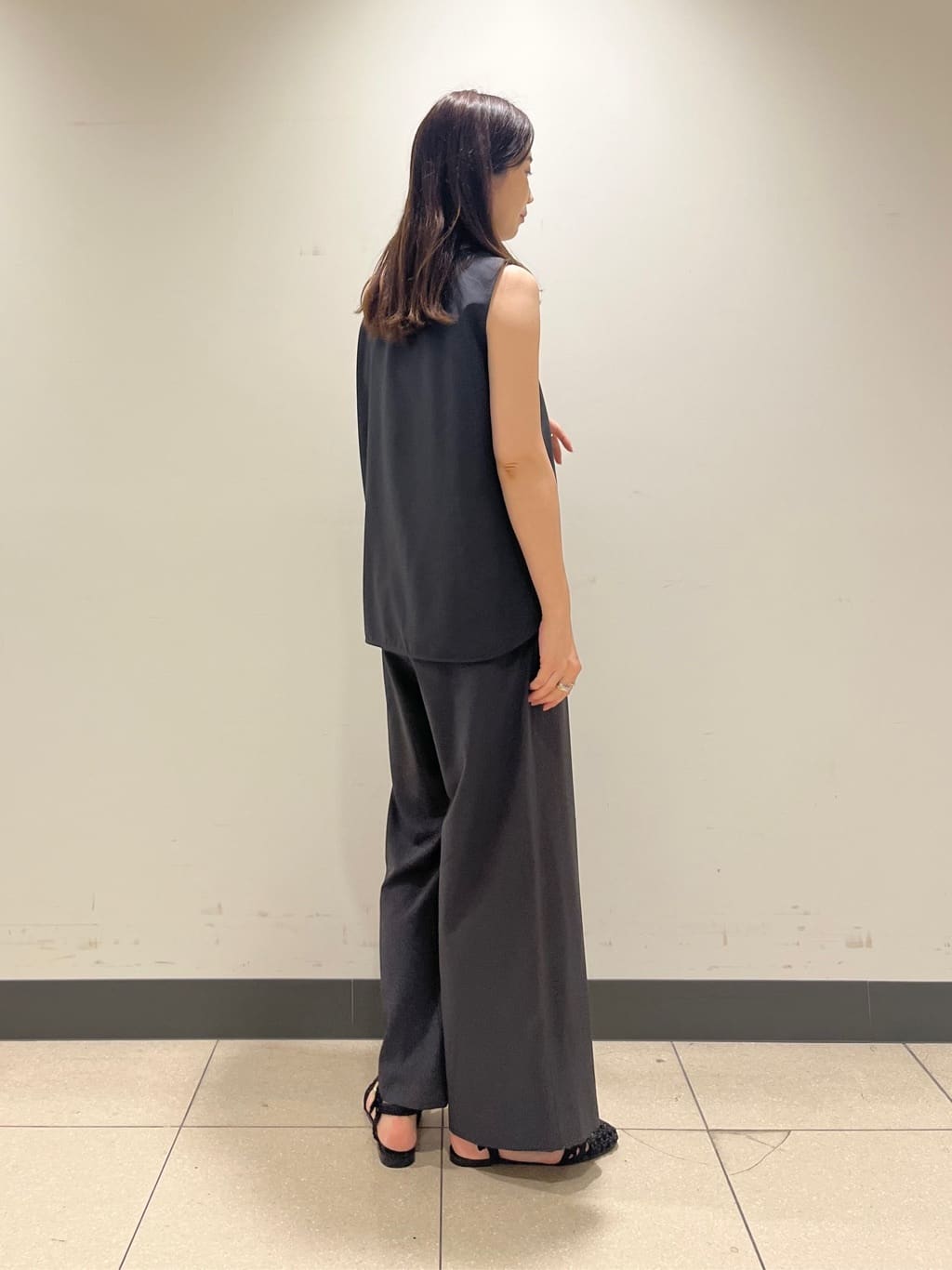 shokoさんの「INDIVI｜【UVケア／SETUP可能】エアリージョーゼット ワイドパンツ」を使ったコーディネート