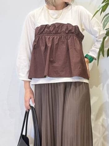 misakiさんの「SHOO･LA･RUE｜【洗濯機可/S-LL】1枚で華やか フリルドッキングトップス」を使ったコーディネート