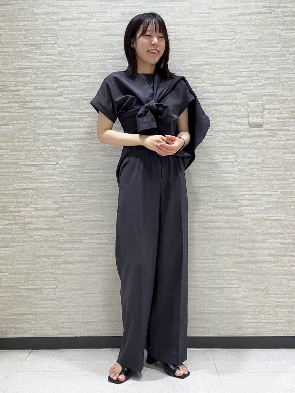 Kataさんの「UNTITLED｜【セットアップ可/はっ水/通勤】リラククール 半袖ブラウス」を使ったコーディネート