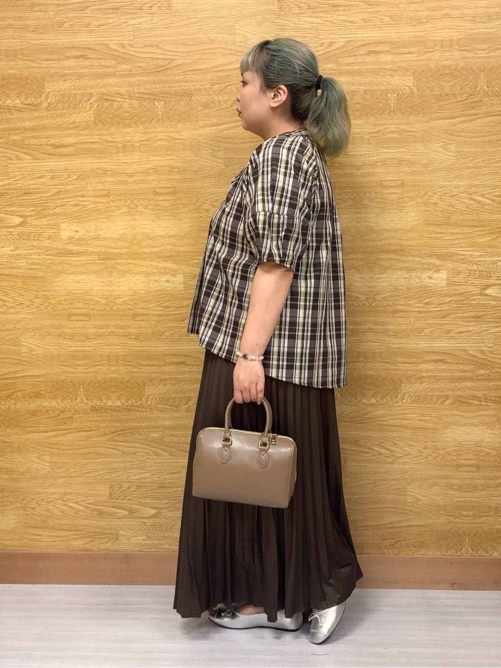 ぁむさんの「SHOO･LA･RUE｜【S-LL/洗濯後しわになりにくい】ランタンスリーブで女性らしく 5分袖スキッパーブラウス」を使ったコーディネート
