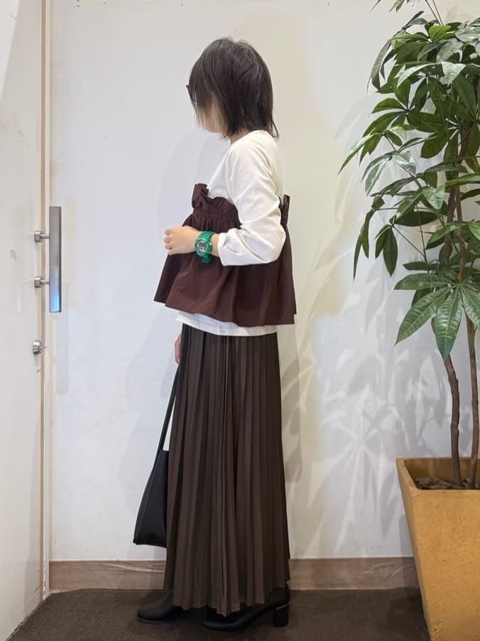 misakiさんの「SHOO･LA･RUE｜【洗濯機可/S-LL】1枚で華やか フリルドッキングトップス」を使ったコーディネート