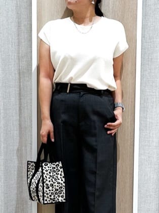 naoさんの「grove｜【カセット服】洗えるストレートワイドパンツ」を使ったコーディネート
