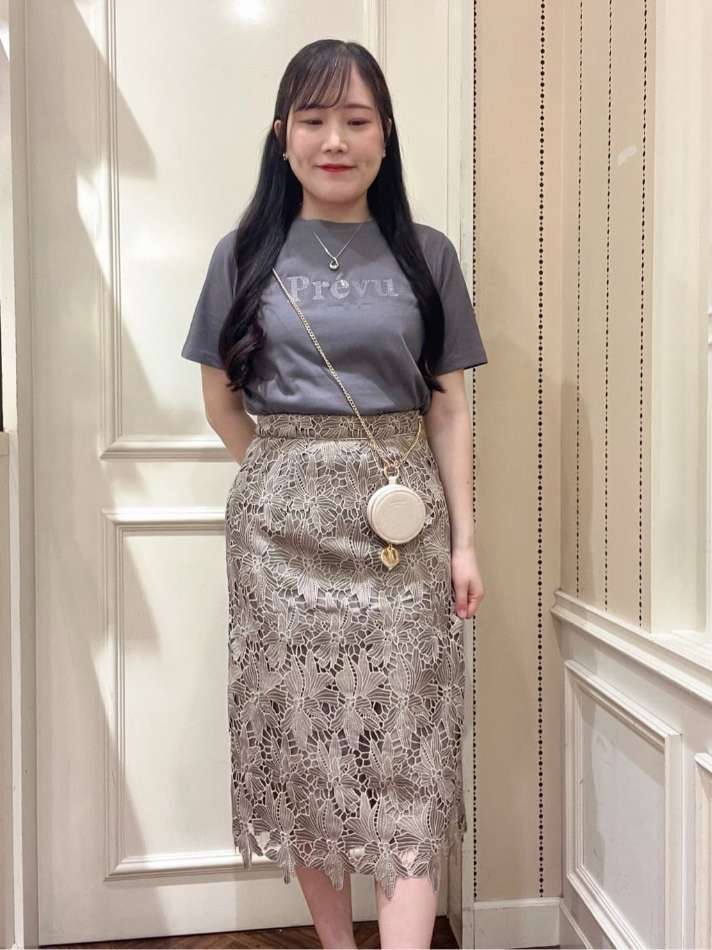 Hitomiさんの「index｜スパンコール刺繍ロゴTシャツ【洗濯機洗い可／接触冷感／UVケア】」を使ったコーディネート