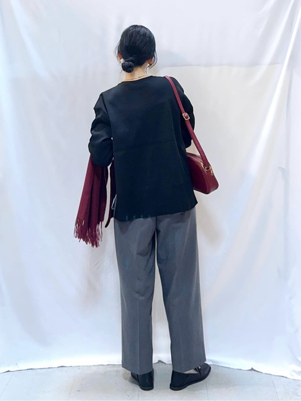 𝐇𝐢𝐫𝐨𝐦𝐢さんの「SHOO･LA･RUE｜【洗濯機可/S-LL】すっきり上品きれい見え タックワイドパンツ」を使ったコーディネート
