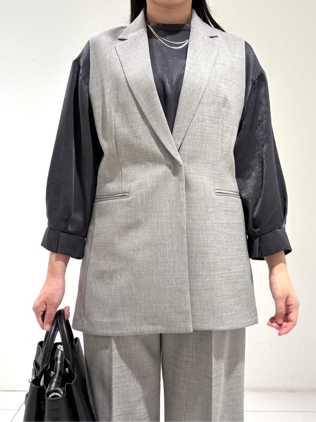 momokoさんの「INDIVI｜【セットアップ可能】凹凸ストレッチ素材テーラードカラージレジャケット」を使ったコーディネート