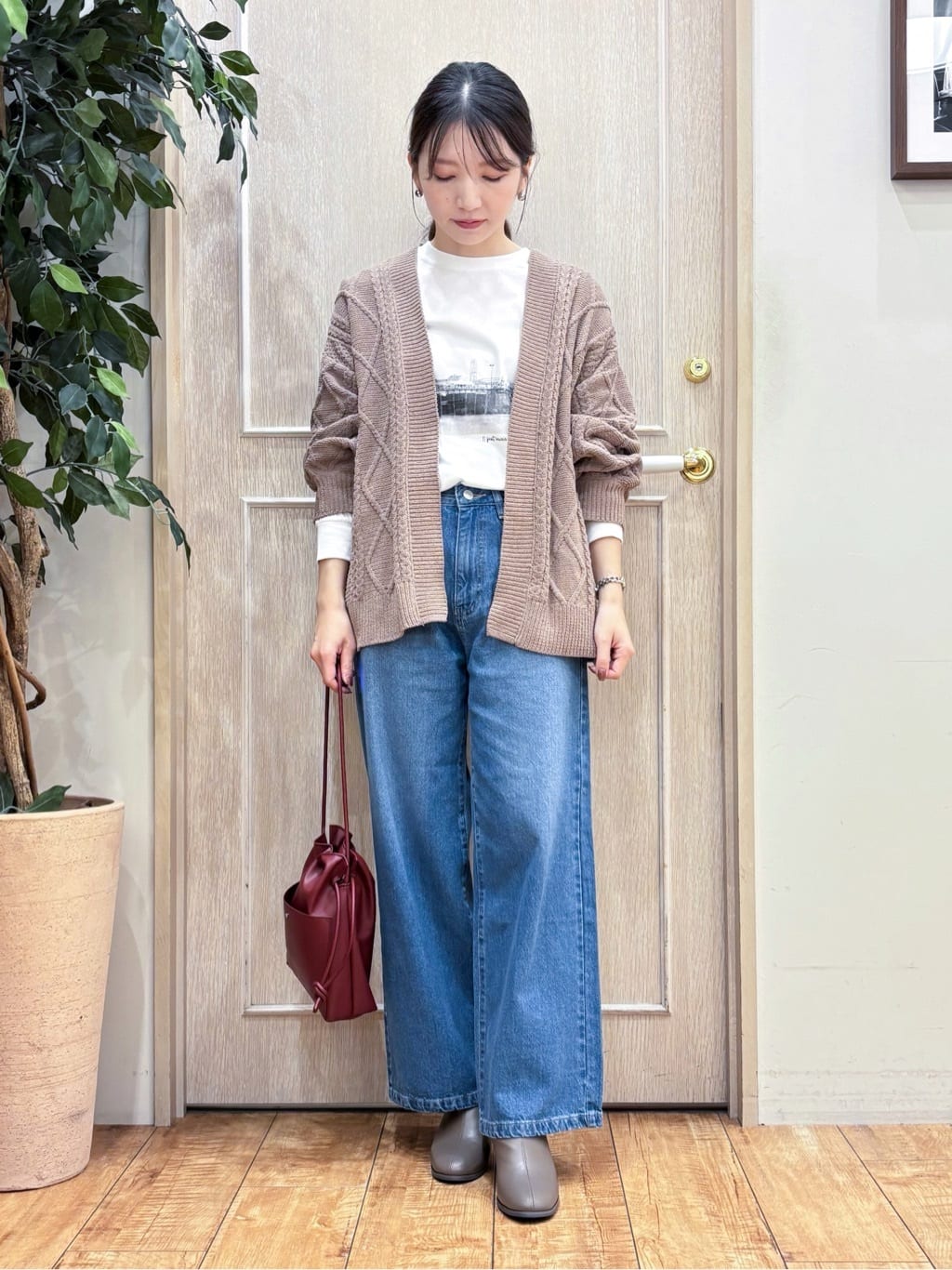 なみさんの「SHOO･LA･RUE｜グラフィックアソート ベーシックロンT」を使ったコーディネート
