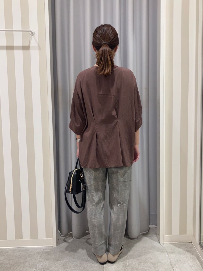 𝐂𝐡𝐢𝐢 &hearts;(ちー)さんの「SHOO･LA･RUE｜【S-LL/通勤スタイルにも】ウエストタックで程よくシェイプ 大人の上品ブラウス」を使ったコーディネート
