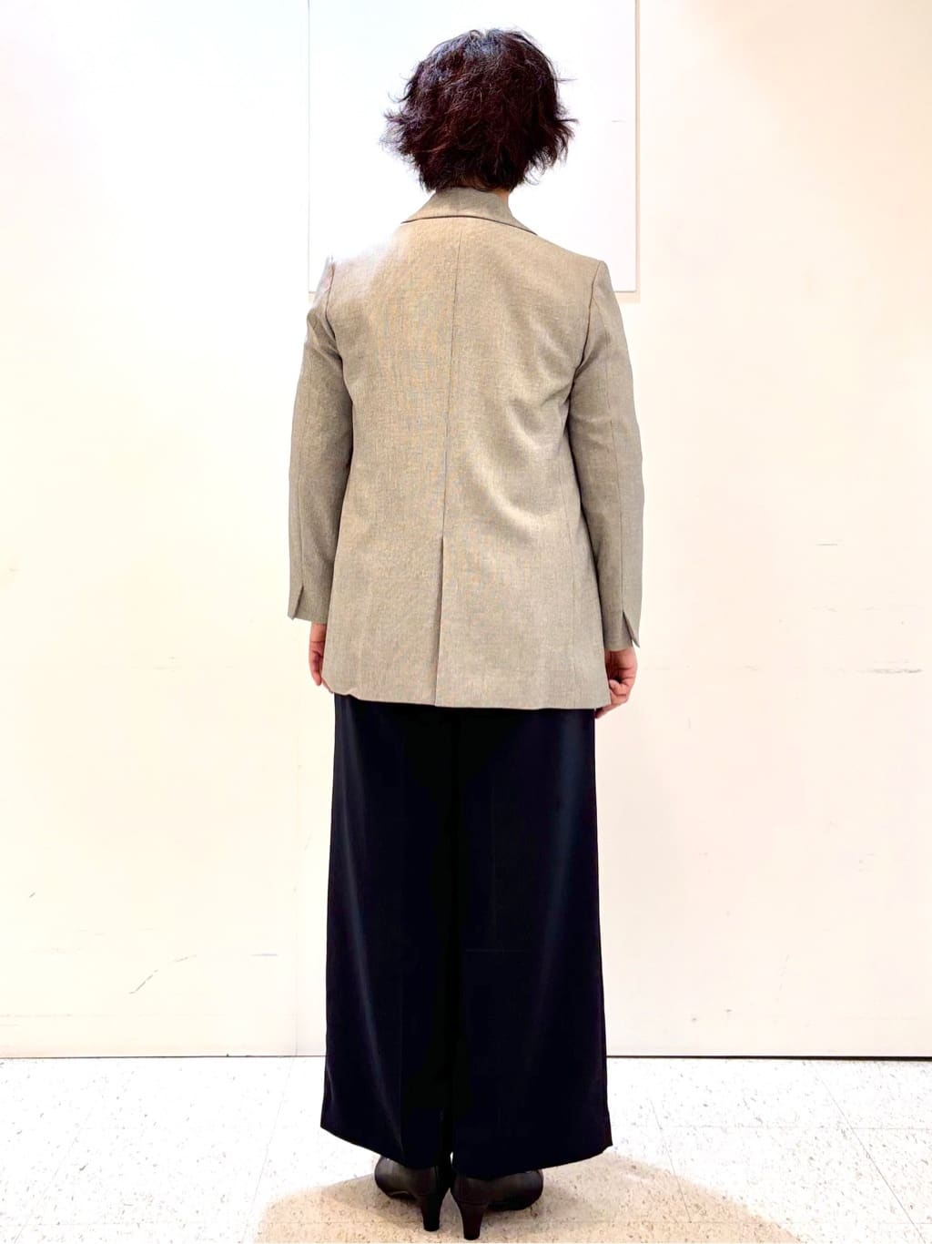 ヤスコさんの「Reflect｜【ジャケットのインナーにおすすめ◎】花柄タックデザインブブラウス」を使ったコーディネート