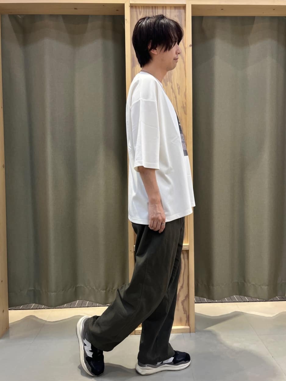 yoshiさんの「THE SHOP TK｜ツイルチノワイドパンツ」を使ったコーディネート