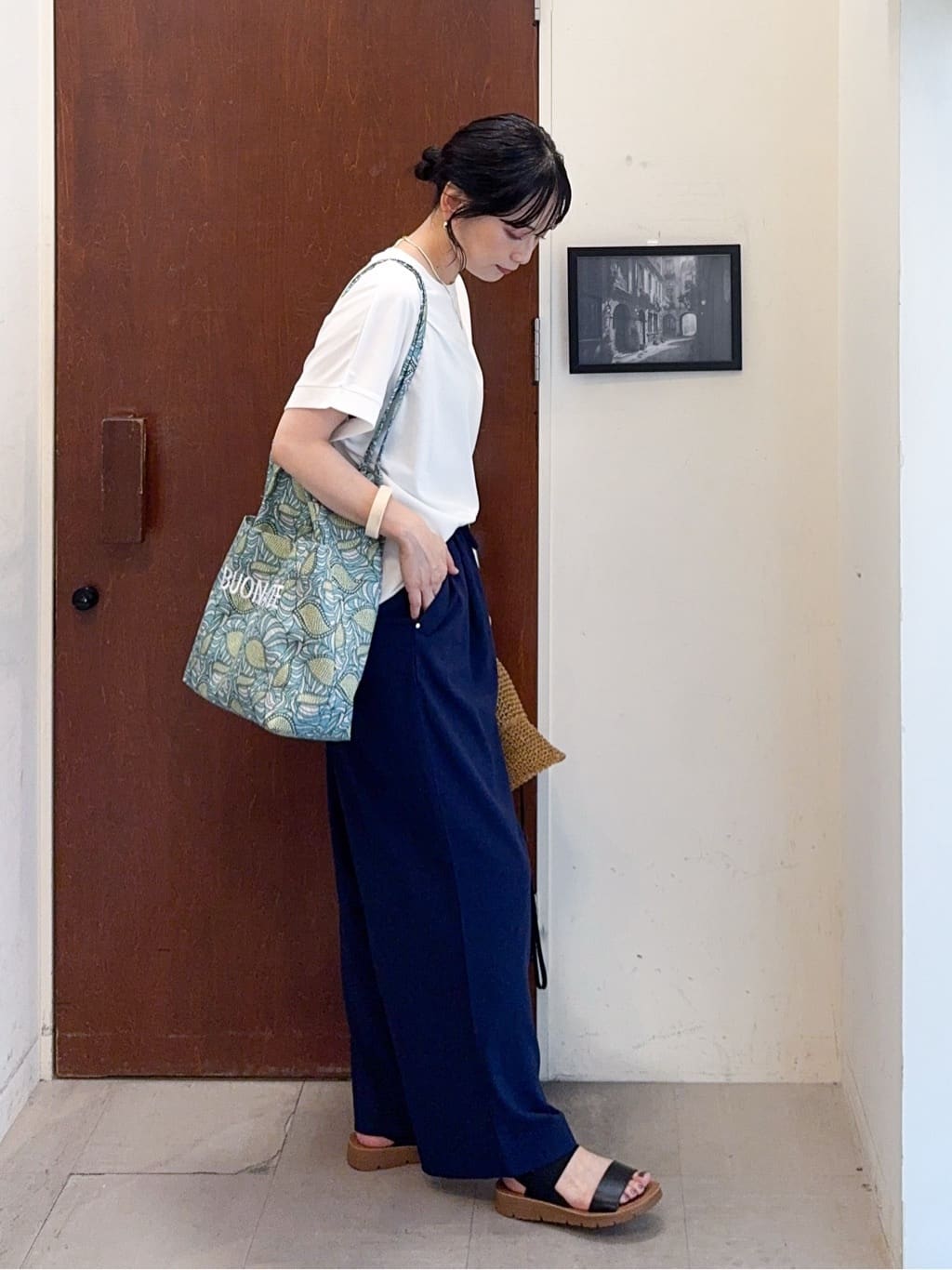 𝐇𝐢𝐫𝐨𝐦𝐢さんの「SHOO･LA･RUE｜【S-LL/汗ジミ軽減/ひんやり/UV】体型カバーに タック入りドルマントップス」を使ったコーディネート