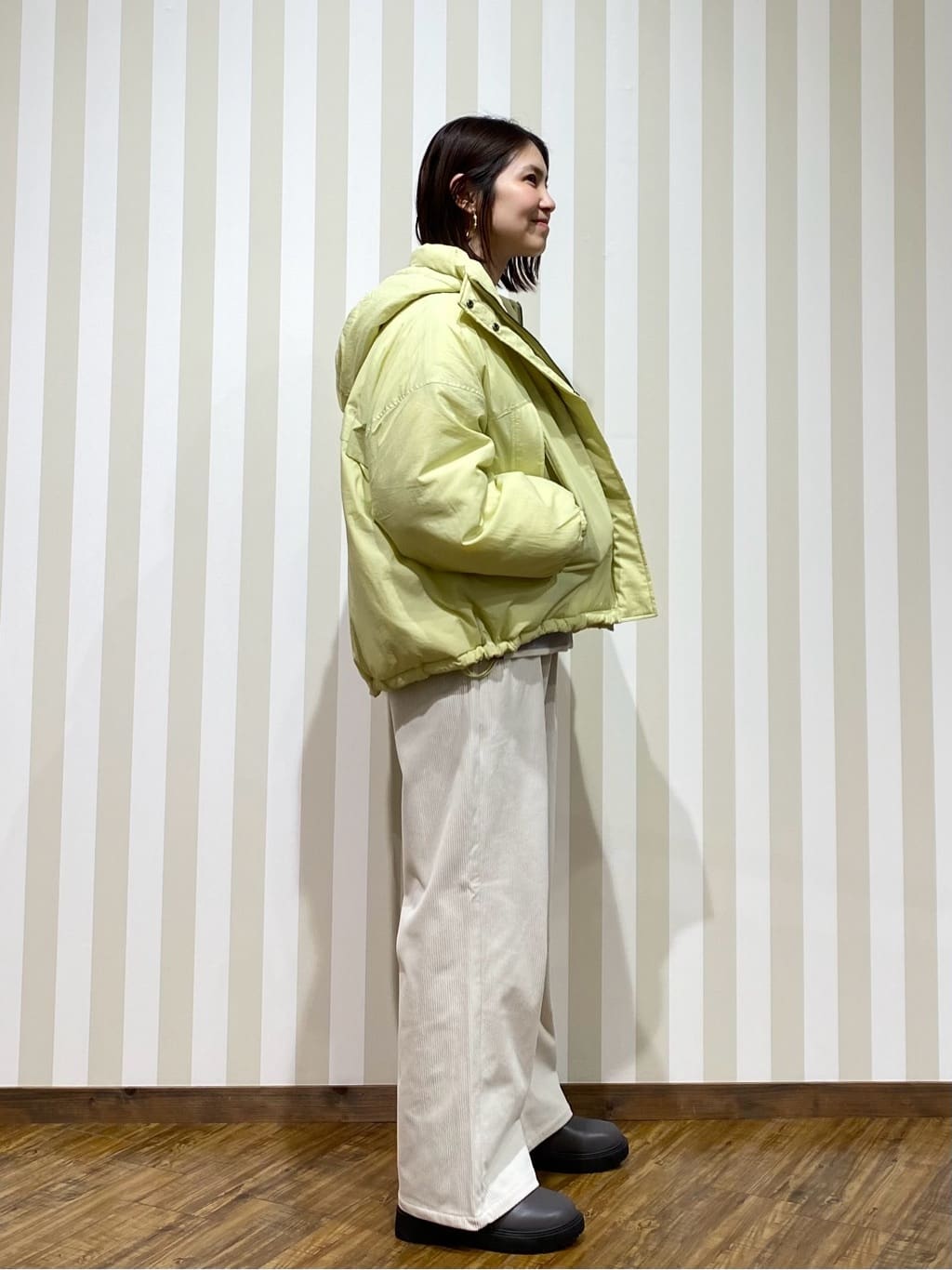 SAOさんの「SHOO･LA･RUE｜【撥水/あったか】たっぷり着られる 中綿モンスターショートコート」を使ったコーディネート