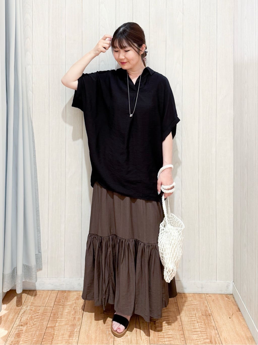 愛さんの「SHOO･LA･RUE｜【ひんやり】すっきりきれいに体型カバー コクーンシルエットワンピース」を使ったコーディネート