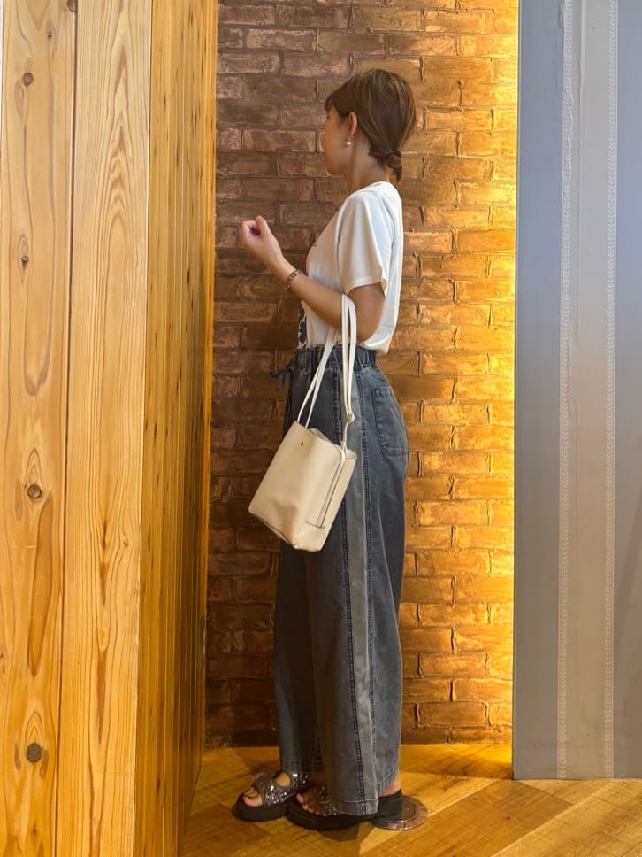 mieさんの「SHOO･LA･RUE｜【S-LL/ひんやり/汗ジミ軽減/UVカット】グラフィックアソートTシャツ」を使ったコーディネート