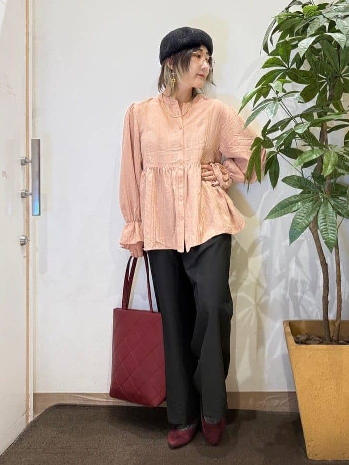 misakiさんの「SHOO･LA･RUE｜【洗濯機可/S-LL】すっきり上品きれい見え タックワイドパンツ」を使ったコーディネート
