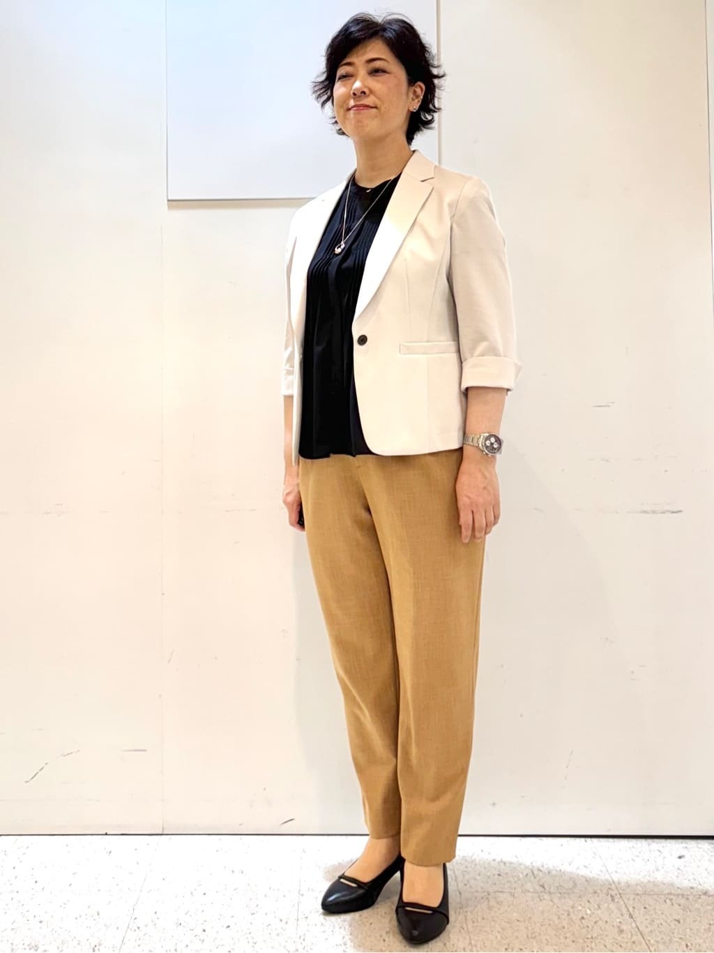 ヤスコさんの「Reflect｜【インナーに◎／すっきり見え！長め丈】タックデティールブラウス」を使ったコーディネート