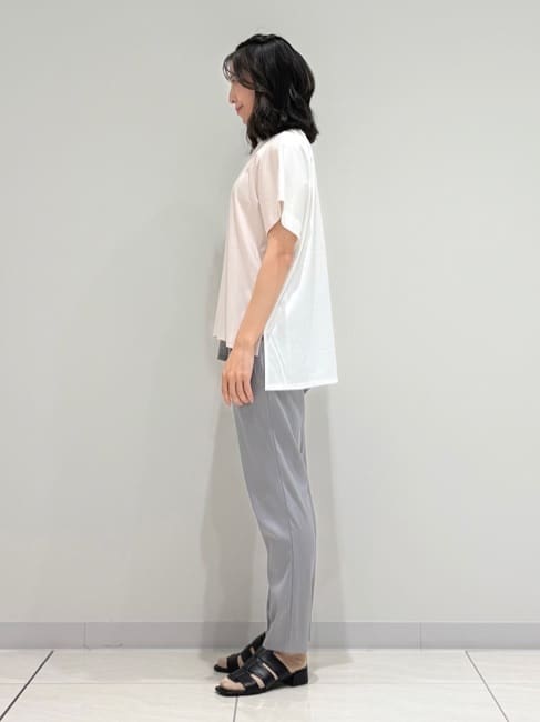 kayoさんの「INDIVI｜【洗える／汗ジミ防止】バイカラー＆アシメヘム Tシャツ」を使ったコーディネート