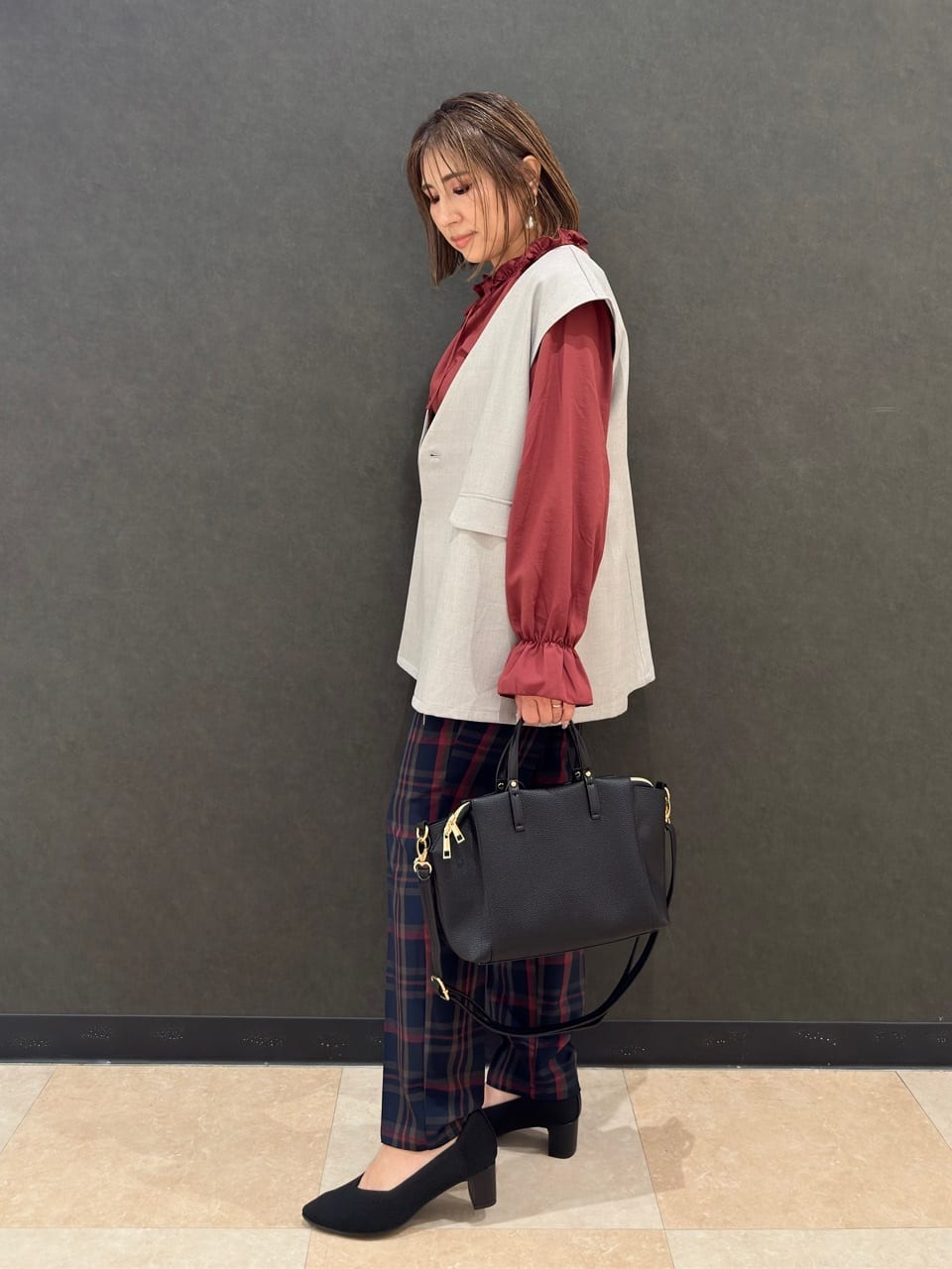 Megさんの「SHOO･LA･RUE｜【S-LL/セットアップ可/洗濯後しわになりにくい】ダブルベスト」を使ったコーディネート