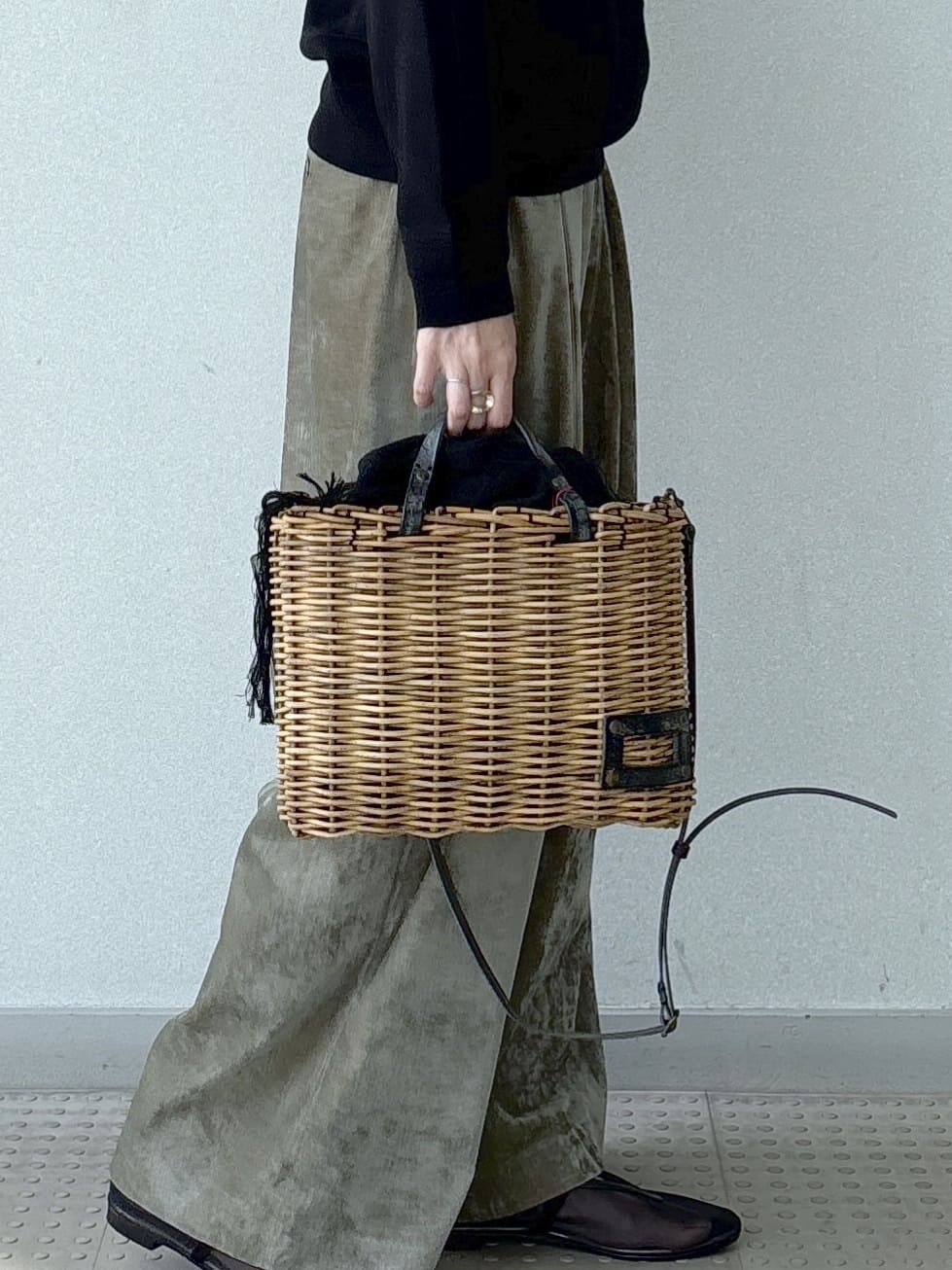 saitoさんの「DRESSTERIOR｜ソフト別珍イージーパンツ」を使ったコーディネート