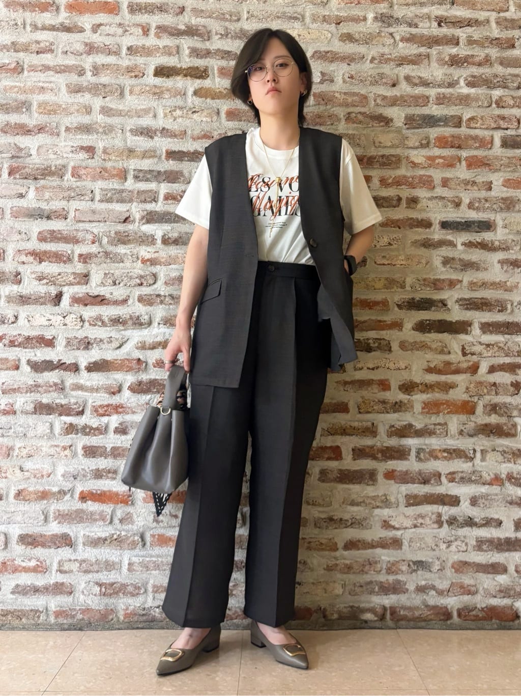 しばさんの「THE SHOP TK｜【スッキリ決まる】パナマメッシュジレ/洗える/セットアップ可」を使ったコーディネート