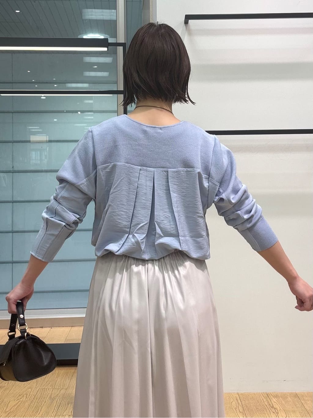 asamiさんの「INDIVI｜レザー調ギャザースカート」を使ったコーディネート