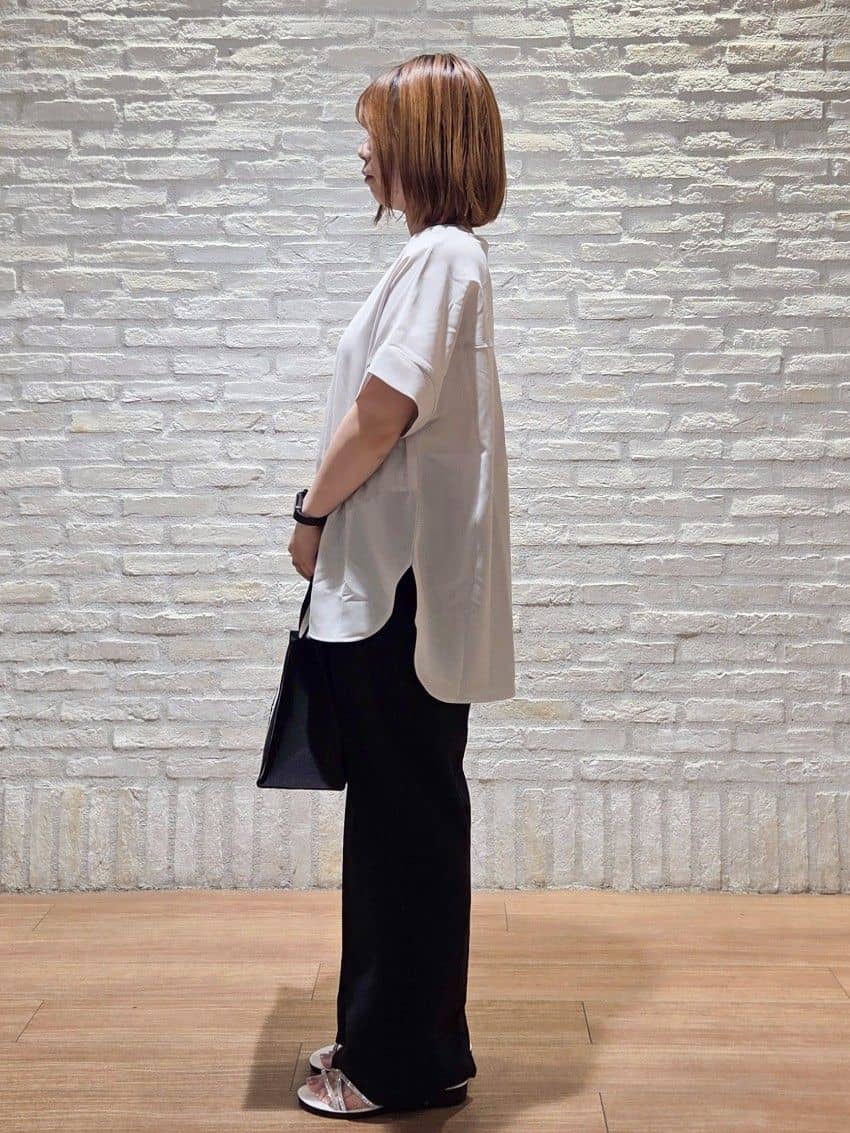 なつみさんの「OPAQUE.CLIP｜《5色展開／SS-LLサイズ》スキッパー金ボタンブラウス／セットアップ対応【防シワ／ストレッチ／洗濯」を使ったコーディネート