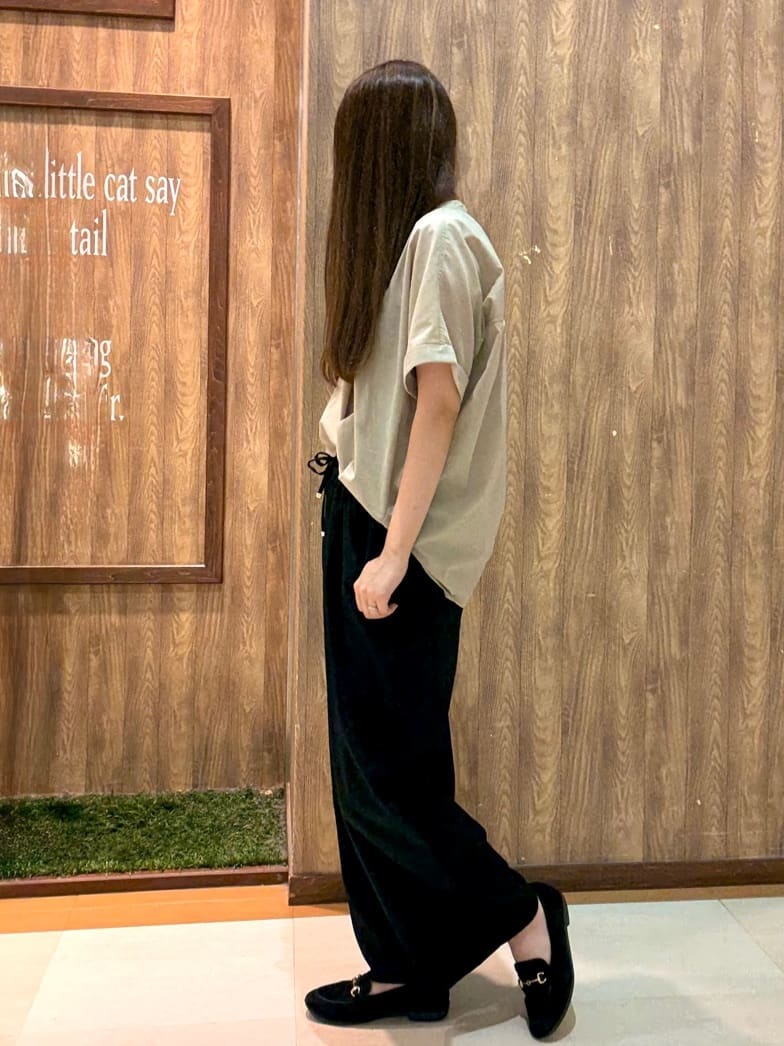 znまるさんの「SHOO･LA･RUE｜【着丈選べる】触れる度ひんやり ゆるきれい イージーワイドパンツ」を使ったコーディネート